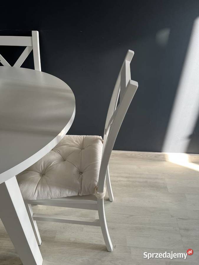 Stół z 4 krzesłami