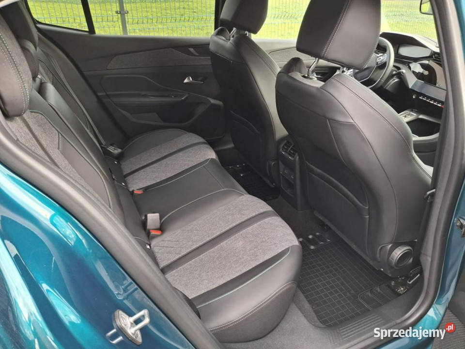 Peugeot 408 Komorniki