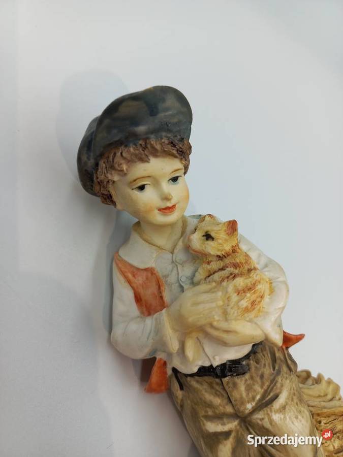 Kolekcjonerska figurka chłopiec z kotkiem The kujawsko-pomorskie Inowrocław