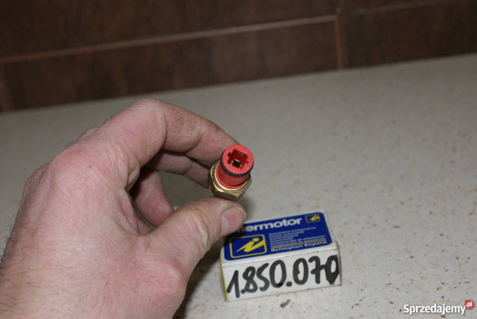 Termowyłącznik wentylatora chłodnicy TOYOTA Białobrzegi