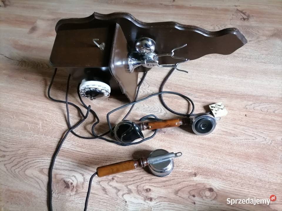 Polski telefon naścienny z czasów PRLu Kraków