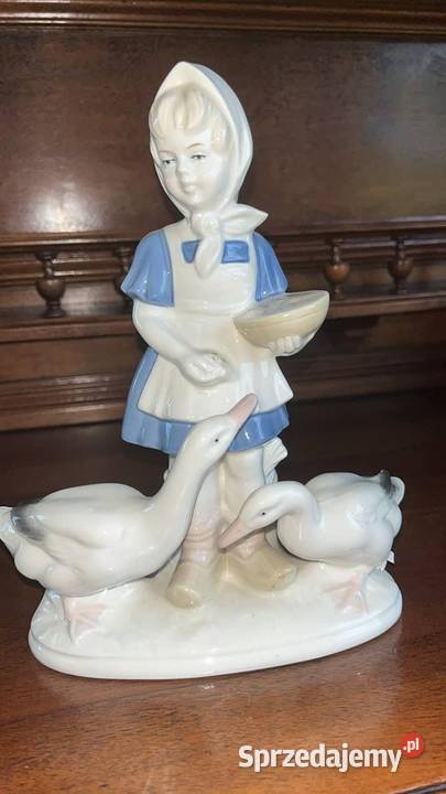 Figurka dziewczynki karmiącej gąski Syg GDR i Gdańsk