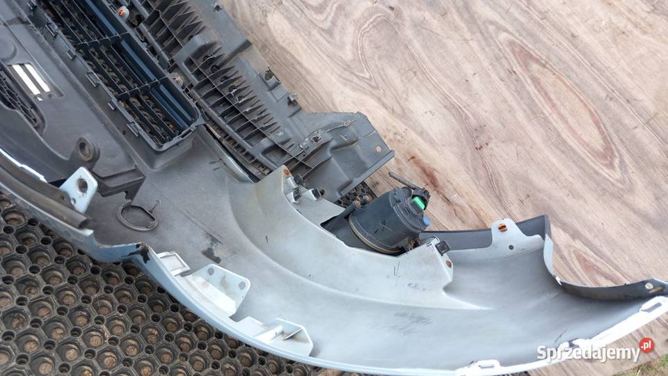 TOYOTA AURIS I ZDERZAK PRZÓD 8S1 HALOGEN osobowe Zbierkowo