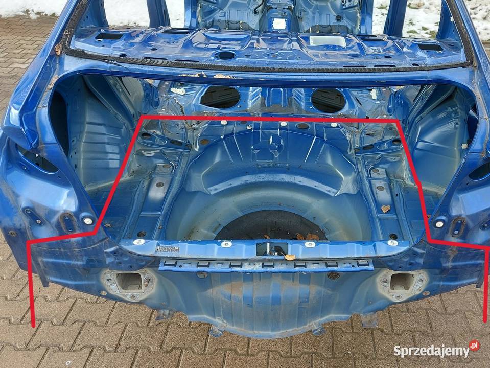 Subaru WRX STI 2015 pas tylny podłoga wnęka osobowe