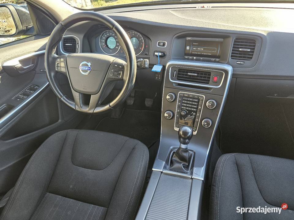 Volvo V60 16TB T4 180 Klimatronik Parktronik czarny lubelskie