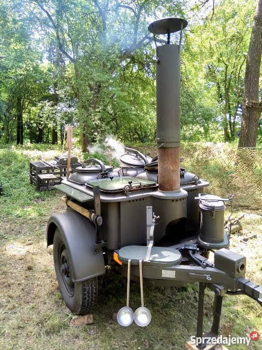 KUCHNIA POLOWA grochówka kiełbasa napoje na