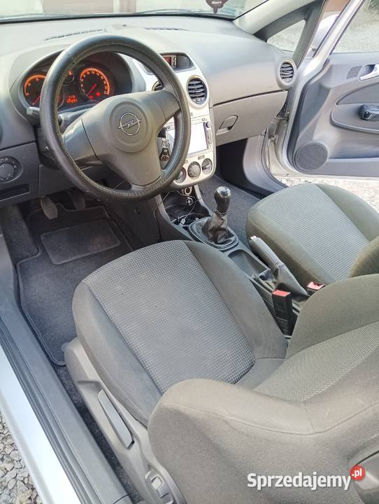 Opel Corsa 13 CDTI 2009r 143 diesel srebrny ABS sprzedam
