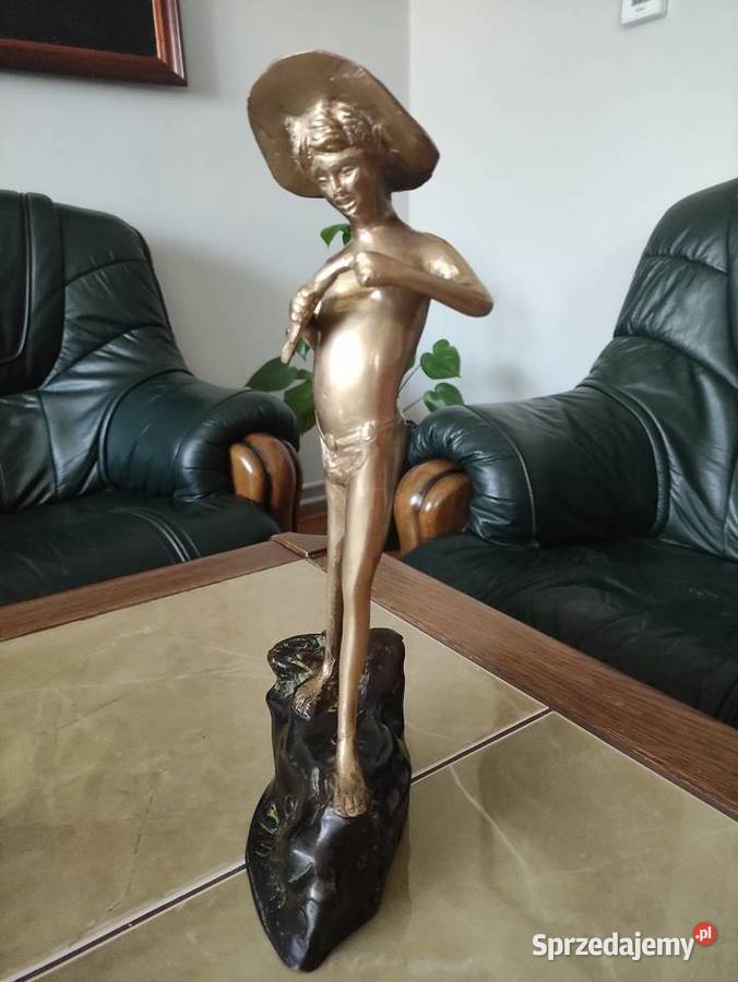 Rzeźba z brązu chłopca z rybą Giovanniego Janów Lubelski