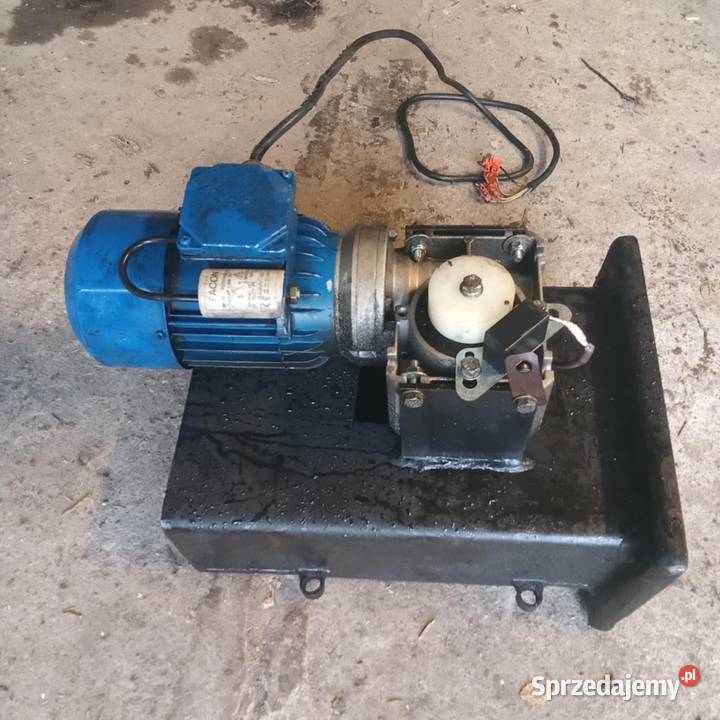 Podajnik tłokowy do kotła co Dolany