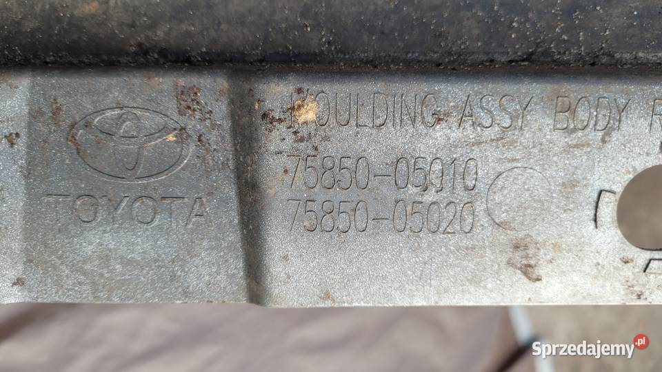 LISTWA PROGOWA PRÓG PRAWY TOYOTA AVENSIS T27 09 osobowe Ruda Śląska