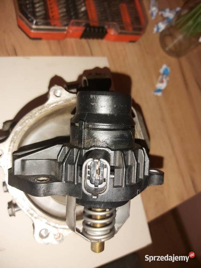 Chłodniczka oleju termostat16T LWC Opel 55571483 Bydgoszcz