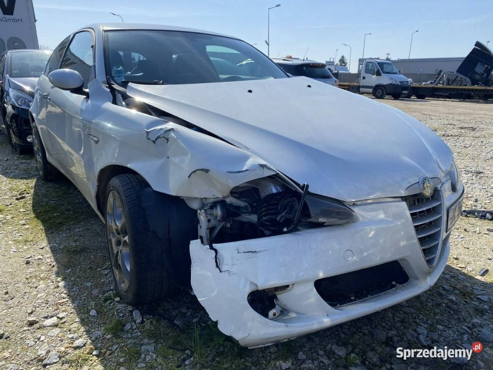 Alfa Romeo 147 Alfa Romeo 147 JTD Samochody osobowe Pleszew