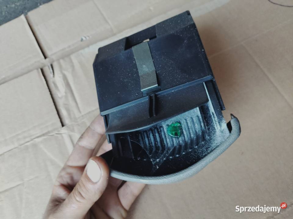 POPIELNICZKA CITROEN XSARA PICASSO