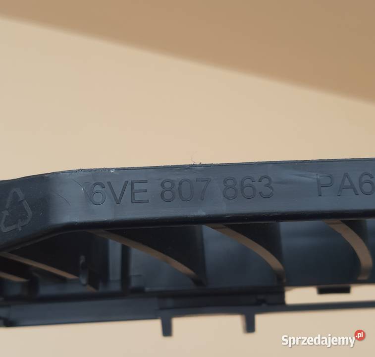 SKODA FABIA IV 4 ŚLIZG ZDERZAKA TYŁ ŚRODKOWY Trzciel sprzedam