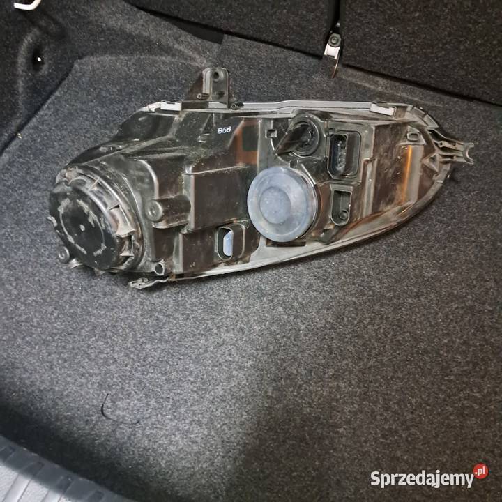 Prawa lampa golf v z 2005r Osiek Mały