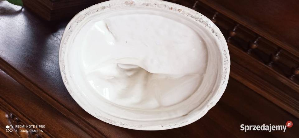 Siedzący chłopiec z pieskiem Figurka bez Gdańsk