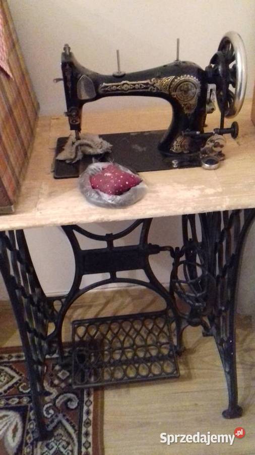 Zabytkowa maszyna do szycia z żeliwną podstawą Kraków