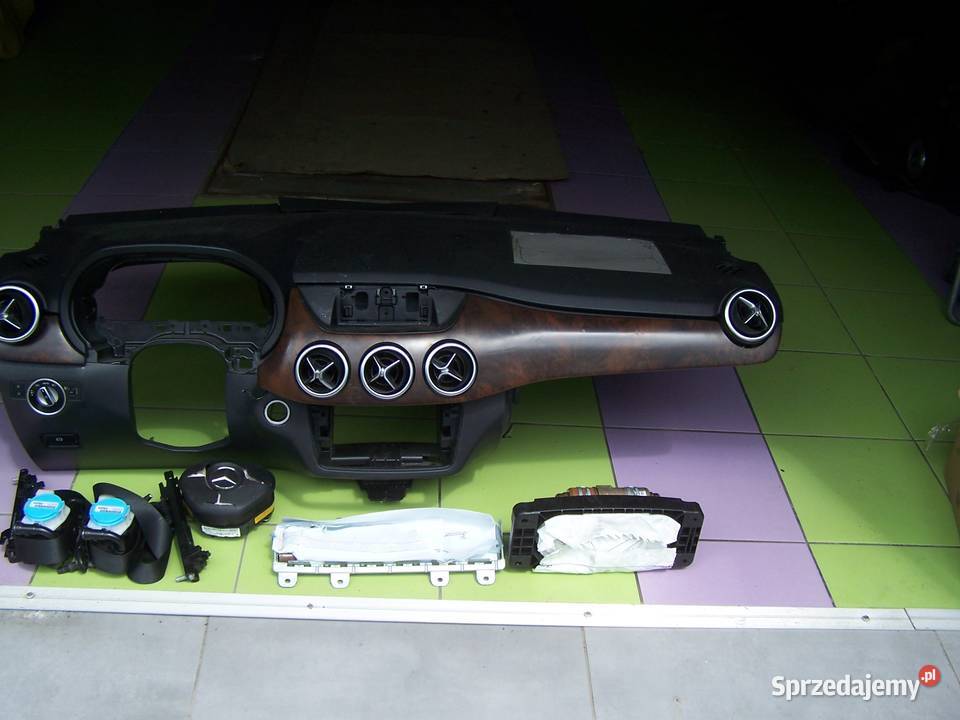 Deska rozdzielcza z poduszkami i pasami do śląskie Pszów