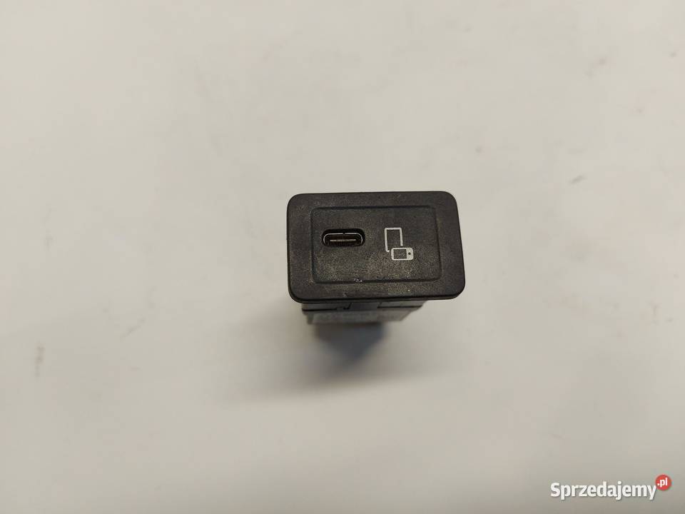 Mercedes EQA 250 W243 GNIAZDO PORT USB