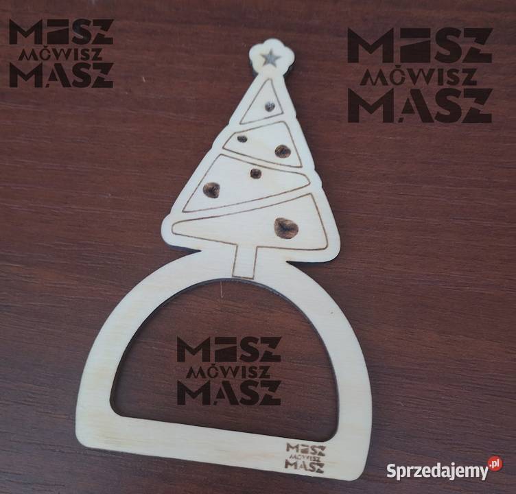 Pierścień drewniany z motywem bożonarodzeniowym