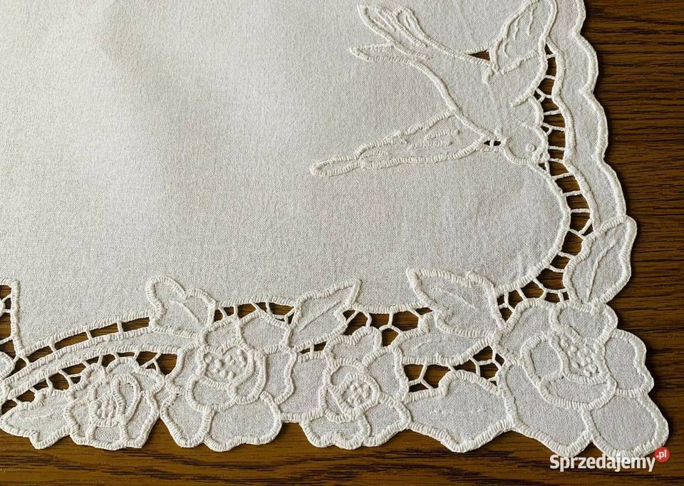 Bieżnik ręcznie haftowany biały Bieżniki sprzedam