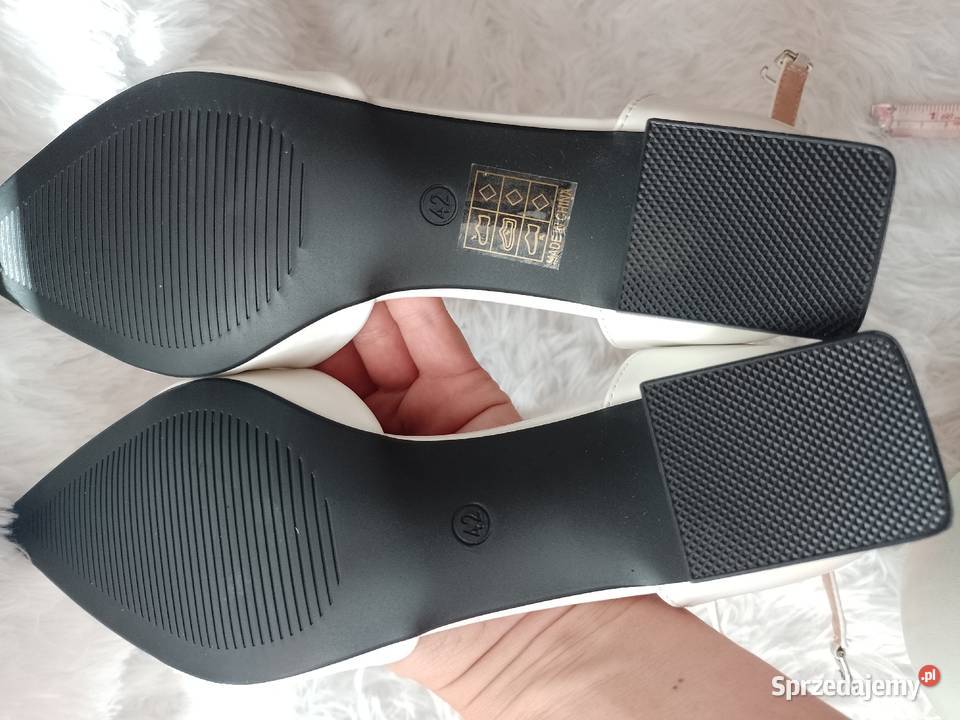 4142 Ekskluzywne białe czółenka wieczorowe z 26.5cm małopolskie sprzedam