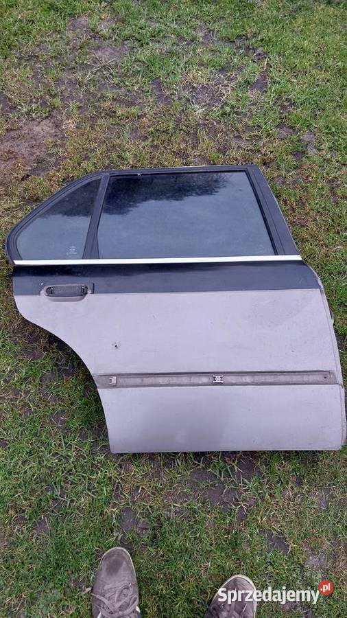 Drzwi prawy tył Bmw e30 sedan osobowe Drzwi Motoryzacja