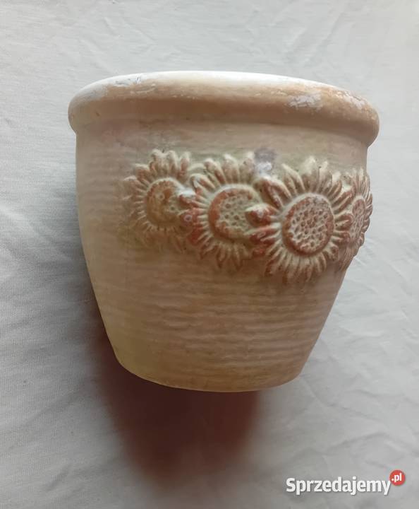 Ceramiczna doniczka z reliefem w formie Koźminek sprzedam