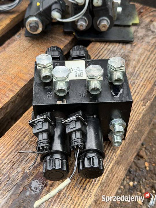 Rozdzielacz hydrauliczny OM AV 5235 3 Antonie