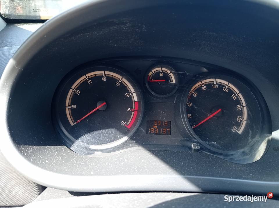 Opel Corsa 10 44 kW 2009 r dawca części wielkopolskie Szklarka Myślniewska