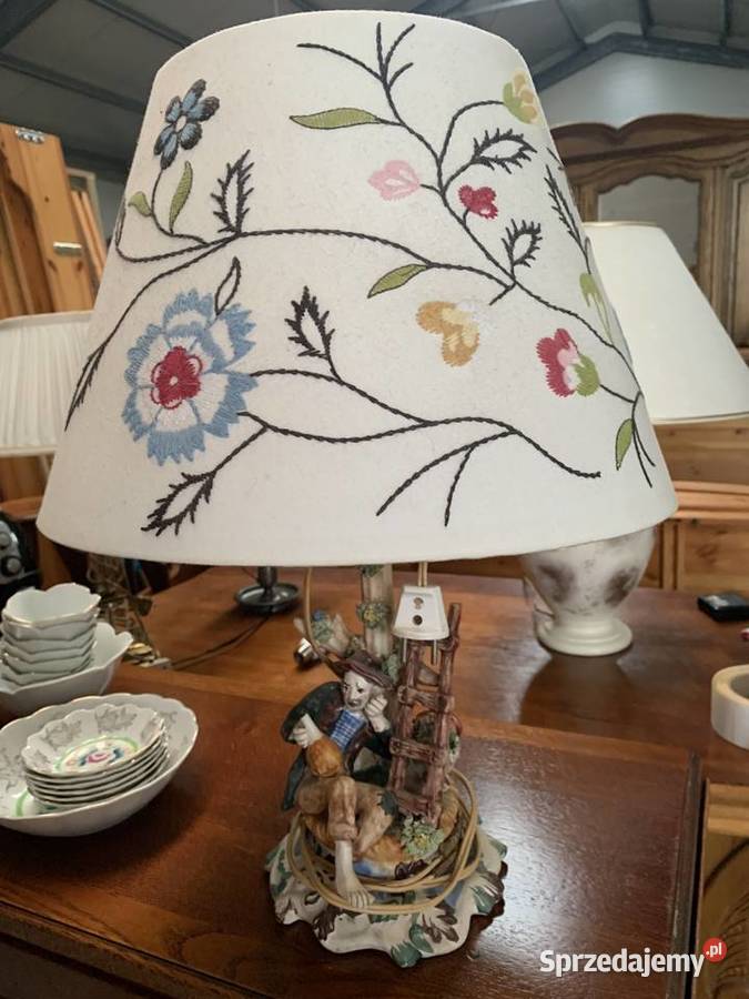 Piękna lampa z haftowanym kloszem i ceramiczną Sławoszewek