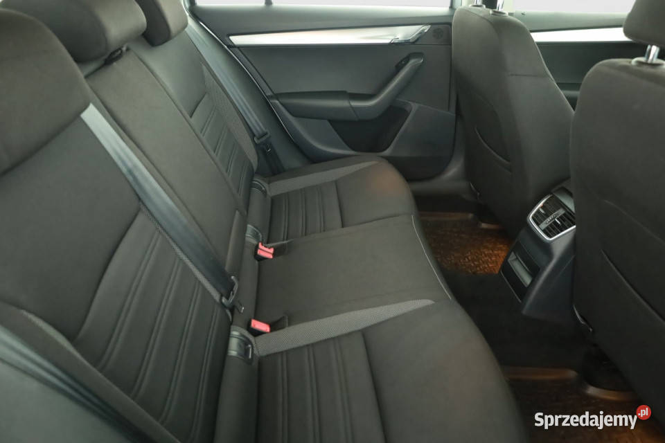 Skoda Octavia 16 TDI światła do jazdy dziennej mazowieckie