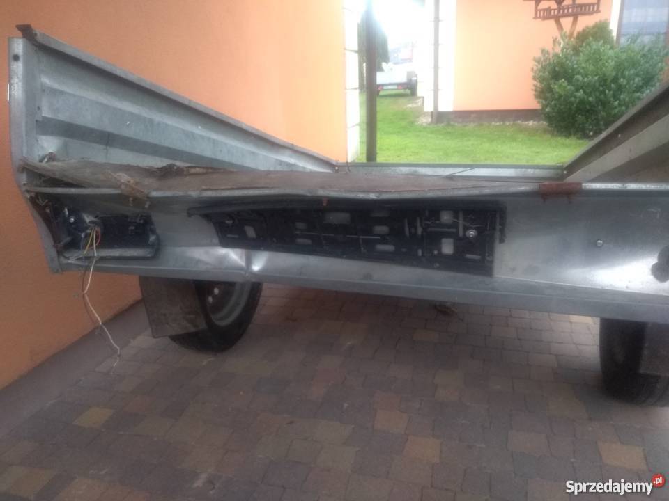 Sprzedam uszkodzoną przyczepkę 750kg sprzedam