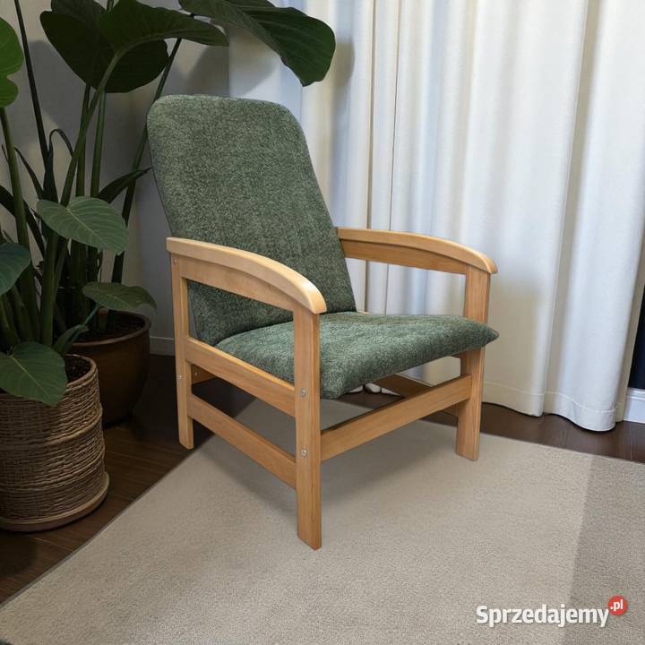 Klasyczny fotel wypoczynkowy na drewnianym Tarchały Małe
