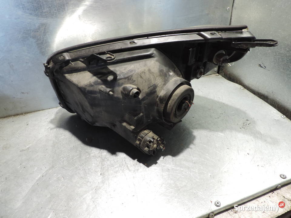 LAMPA PRAWA REFLEKTOR PRAWY PRZÓD TOYOTA RAV4 II osobowe Nowy Sącz