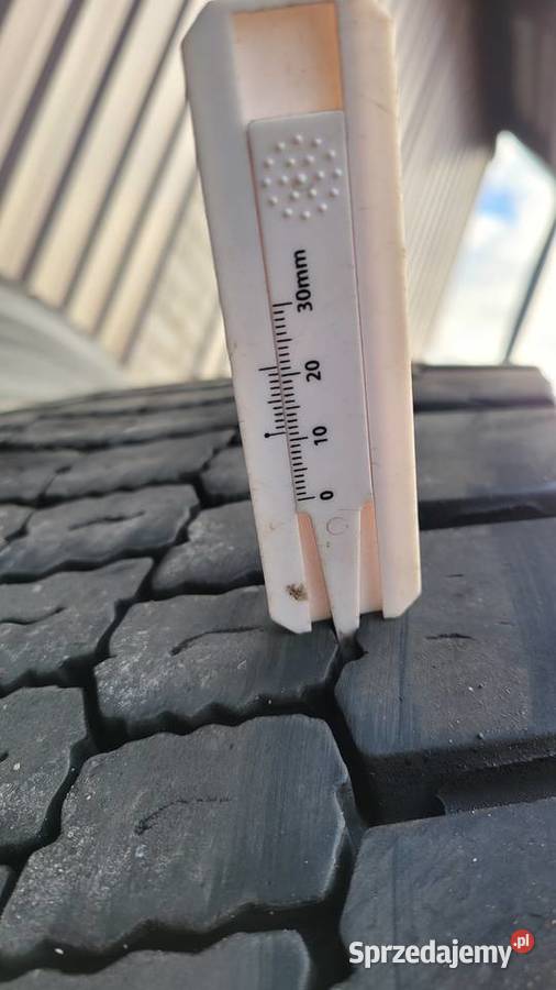 Opony zimowe 315x70x225 sprzedam