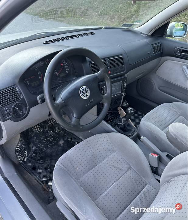 Volkswagen Golf 4 16 benzyna 1998r Pilzno
