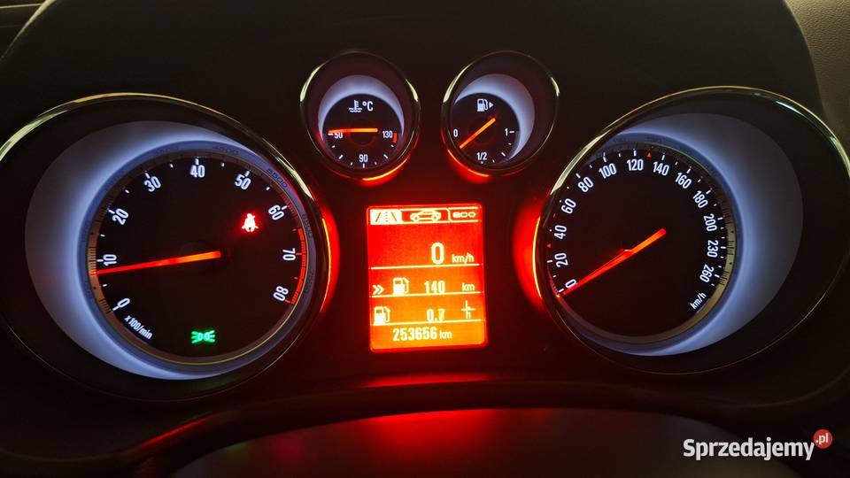 INSIGNIA 16T 180 LPG 2013r alufelgi 18 Tomaszów Mazowiecki sprzedam