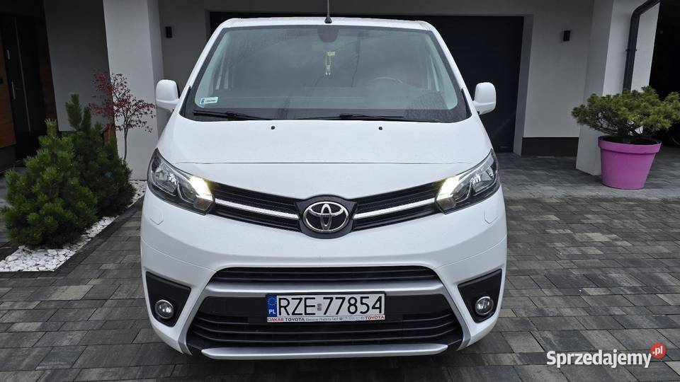 TOYOTA PROACE FV 20 blueHDI 150 Salon centralny zamek Łańcut