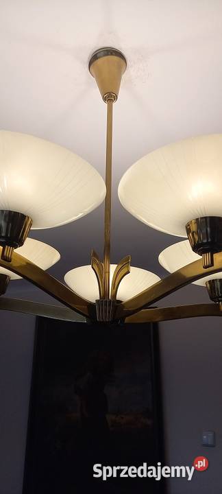 Mosiężny pięcioramienny żyrandol z kloszami w łódzkie Skierniewice