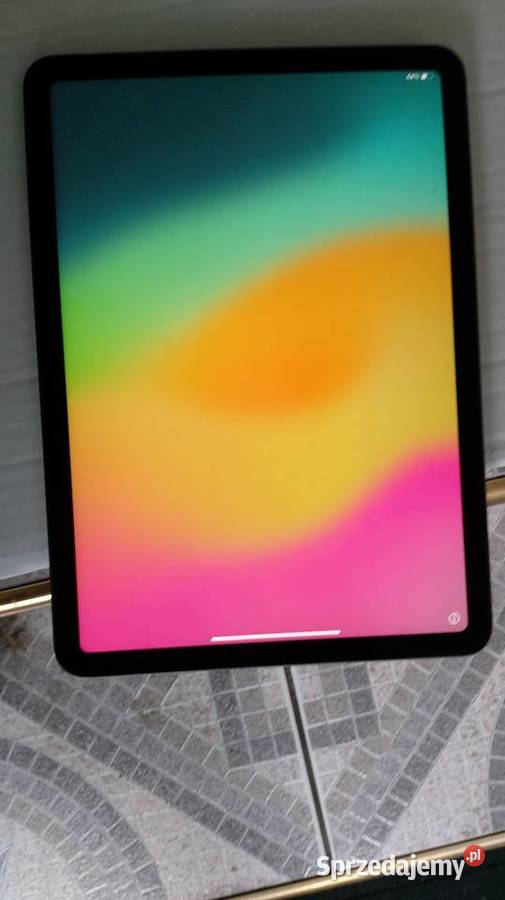 Apple iPad Air 4 model A2316 zablokowany na Wi-Fi