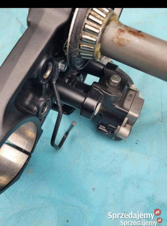 SUZUKI GSX 8 R OEM 2023 PÓŁKA DOLNA STACYJKA Nowy Tomyśl sprzedam