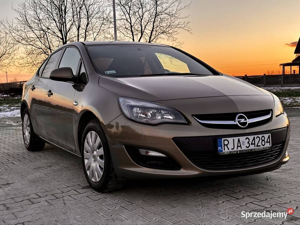 Opel Astra J Sedan 16 b LPG Radymno