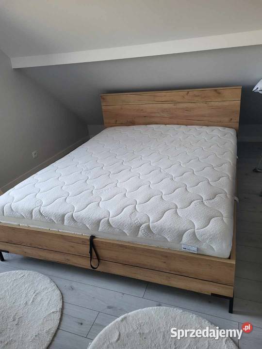 Łóżko 160200 z materacem Łóżka Lesko