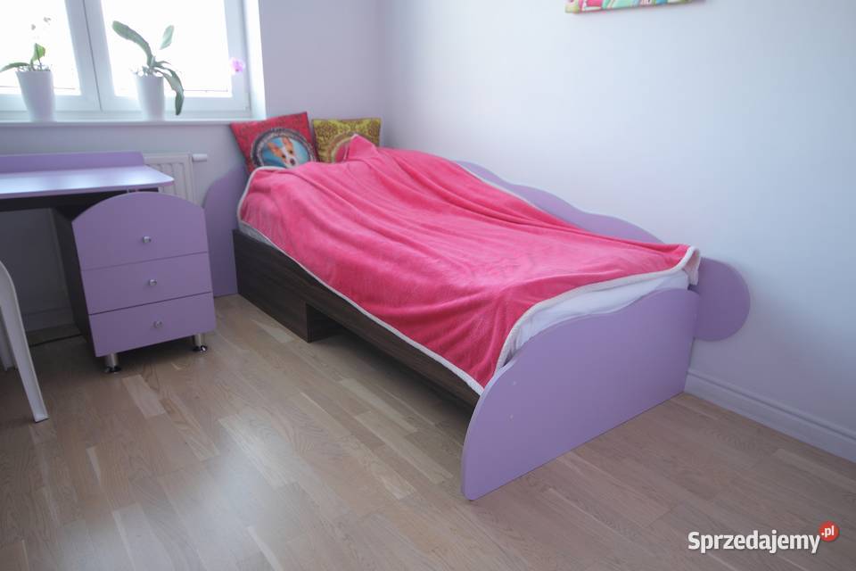 Komplet mebli z łóżkiem - pokój dla dziewczynki