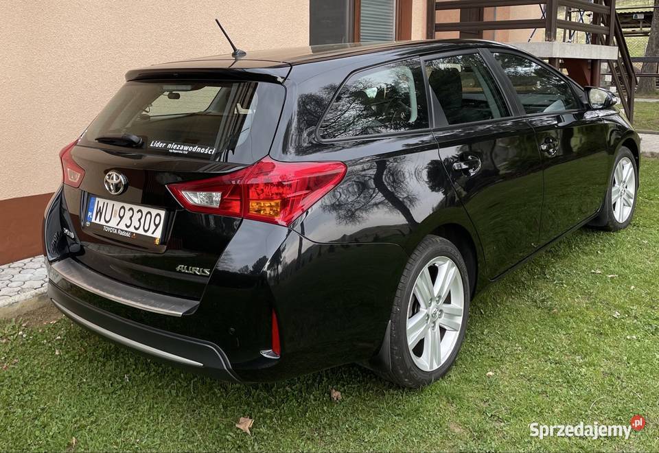 Toyota Auris II TS Kombi 16 132 benzLPG Salon lakier metallic Warszawa