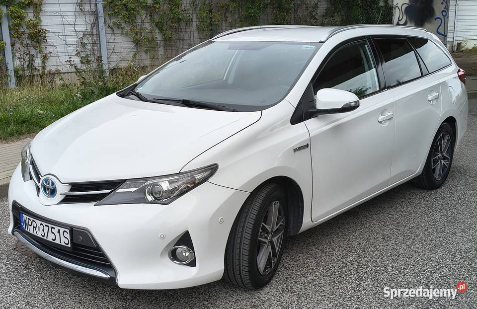 Toyota Auris Touring Sports Hybrid 18 136 2015 mazowieckie