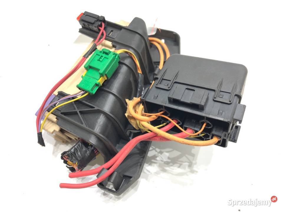 SKRZYNKA BEZPIECZNIKÓW RENAULT CLIO III