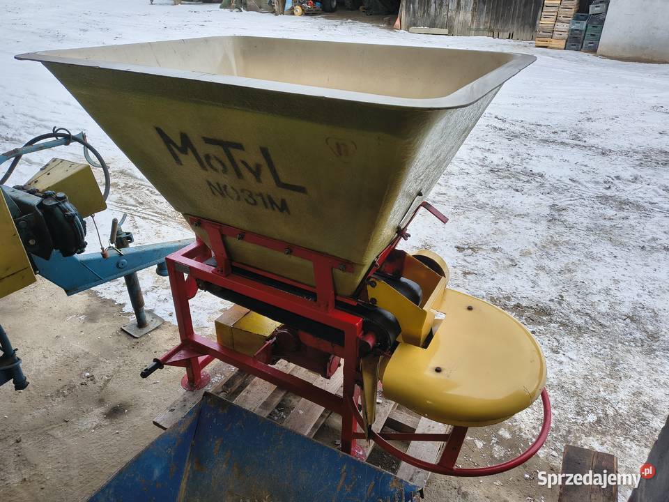 Rozsiewacz do nawozów wapna i poplonów MOTYL Przedbórz