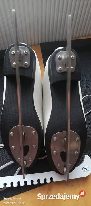 sprzedam łyżwy figurowe damskie 40 Łyżwiarstwo i hokej Zgierz